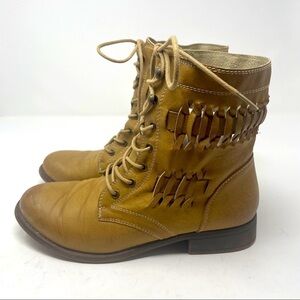 De Blossom Collection Women’s Tan Lace-Up Faux Leather Boots – Size 8.5